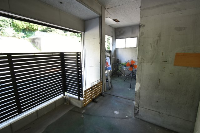 長岡京市滝ノ町2丁目　店舗付住宅のエントランス