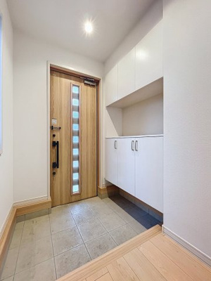 【玄関】 | レイクタウン1丁目戸建 | 月額管理料無料！賃貸管理はアブレイズパートナーズにお任せを！