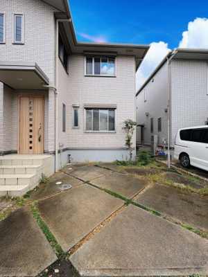 【駐車場】 | レイクタウン1丁目戸建 | 月額管理料無料！賃貸管理はアブレイズパートナーズにお任せを！