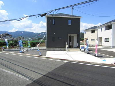 【前面道路含む現地写真】 | クレイドルガーデン　山梨市小原西第1　1号棟 | 前面道路含む現地写真です