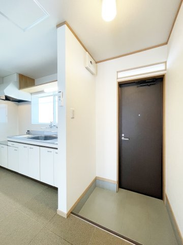 中吉野ハイツの玄関