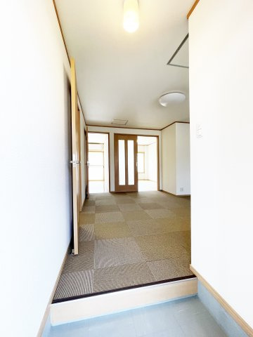 中吉野ハイツの玄関