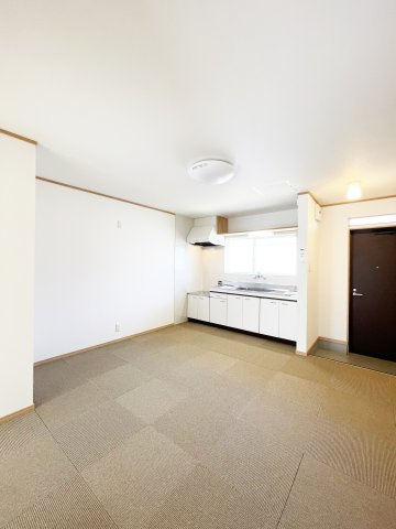 中吉野ハイツの居間・リビング