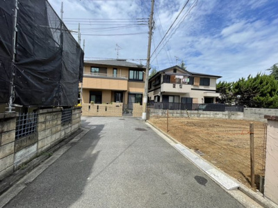 【前面道路含む現地写真】 | 忠岡小・南西向き・土地34坪・建築条件なし・更地渡し・忠岡町忠岡南3丁目 | 前面道路含む現地写真です
