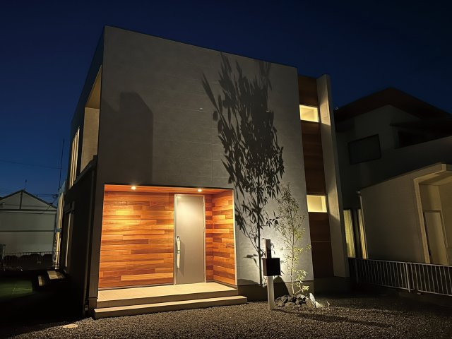 草津市岡本町　6区画分譲地のその他|～施工事例～　夜に明るい外観♪