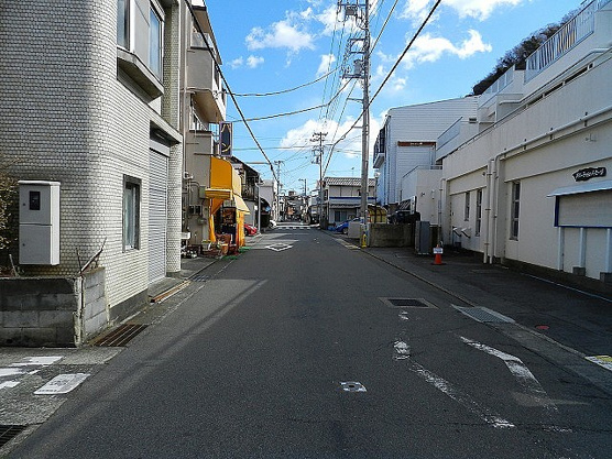 【前面道路含む現地写真】 | 熱海市網代　戸建