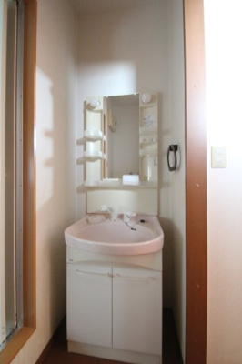 【独立洗面台】 | プレミール泉 | 朝の支度にも助かる、独立の洗髪洗面化粧台