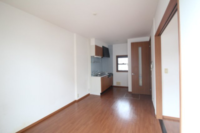 【居間・リビング】 | プレミール泉 | ゆったり過ごせるリビングです