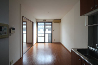 【居間・リビング】 | プレミール泉 | ゆったりとした居間です