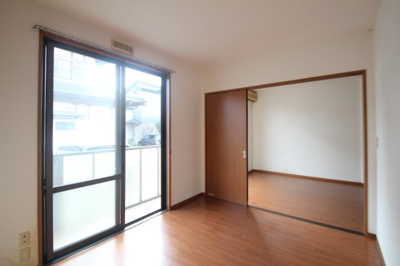 【寝室】 | プレミール泉 | 開放的な寝室です