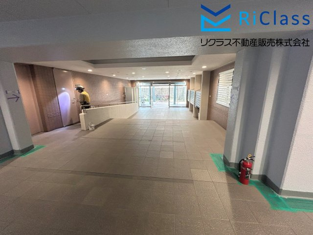 ウィング神戸のエントランス|清潔なエントランスです