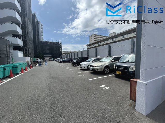 ウィング神戸の駐車場