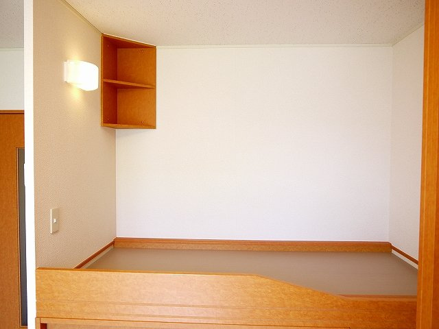レオパレスｆｒｉｅｎｄｓの寝室|開放的な寝室です