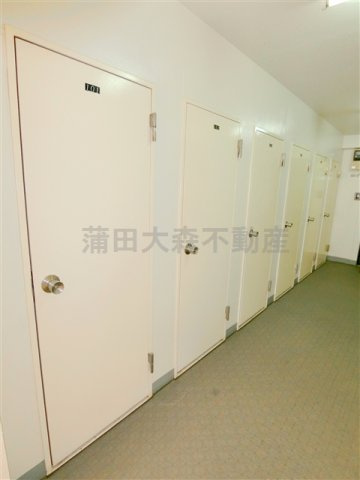 ファミール石井のその他共用部分|共用廊下にトランクルーム有