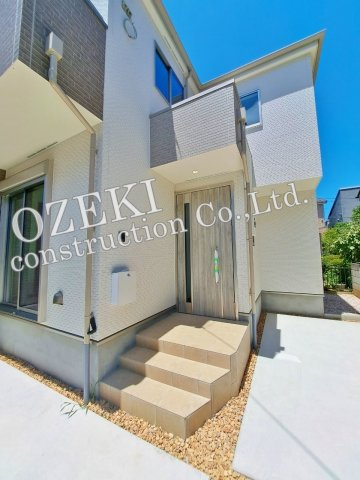 越谷市南荻島新築戸建て　南道路の明るいおうち♪のエントランス