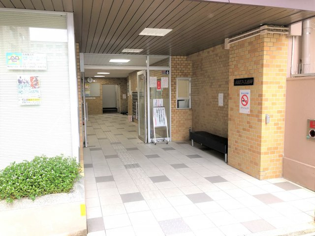 ☆即入居可能☆眺望＆陽当たり良好☆東南角住戸☆マンション１階はスーパーあり☆メガロコープ西陣Ａ棟のエントランス|エントランス