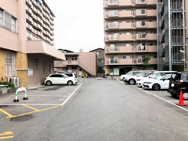 ☆即入居可能☆眺望＆陽当たり良好☆東南角住戸☆マンション１階はスーパーあり☆メガロコープ西陣Ａ棟のその他共用部分|駐車場