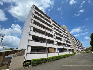 【外観】 | 爽やかな青空の下に贅沢なほどに降り注ぐ陽光、豊かな居住性と、クオリティが見事に調和した住空間は、喜びを感じさせてくれます♪