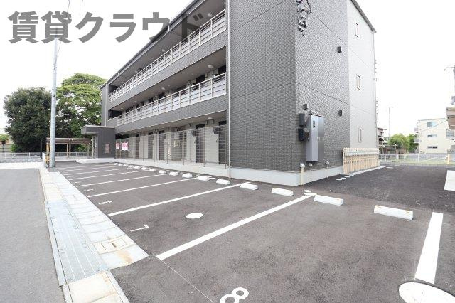 グランメゾンの駐車場|車をお持ちの方に嬉しい駐車場付きの物件です