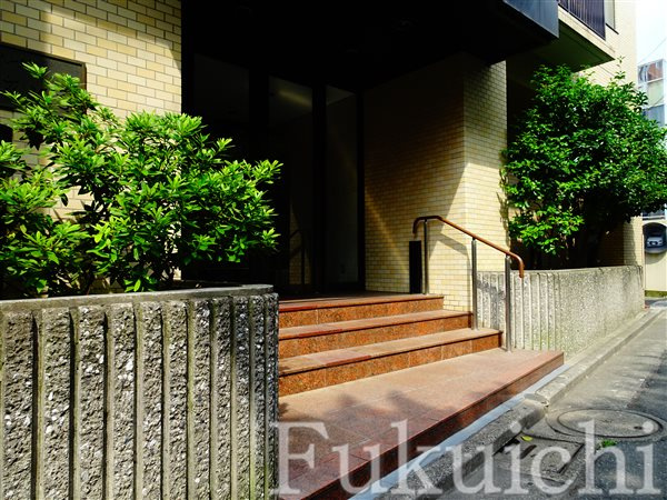 パーク・ハイム都立大学のエントランス