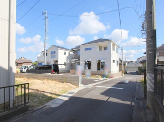 【前面道路含む現地写真】