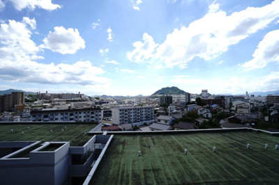 【展望】 | 【上質リフォーム】サンヒルズCO－OPマンションB棟 | 【四季を感じる】
四季の移ろい・爽やかな青空や風を感じられ
自然を愉しめるパノラマビュー。
毎日の暮らしに余裕を感じさせてくれる、
遮る物の無い開放的な眺望を是非、ご堪能ください。