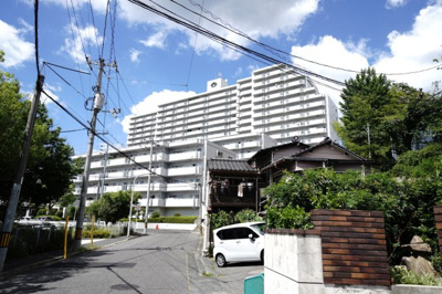 【外観】 | 【上質リフォーム】サンヒルズCO－OPマンションB棟 | 現地（2023年8月6日14：00頃）撮影