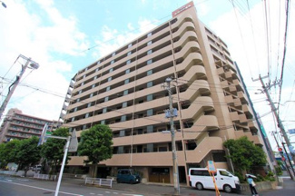 【外観】 | 全面タイル張りによる重厚感溢れる外観です♪