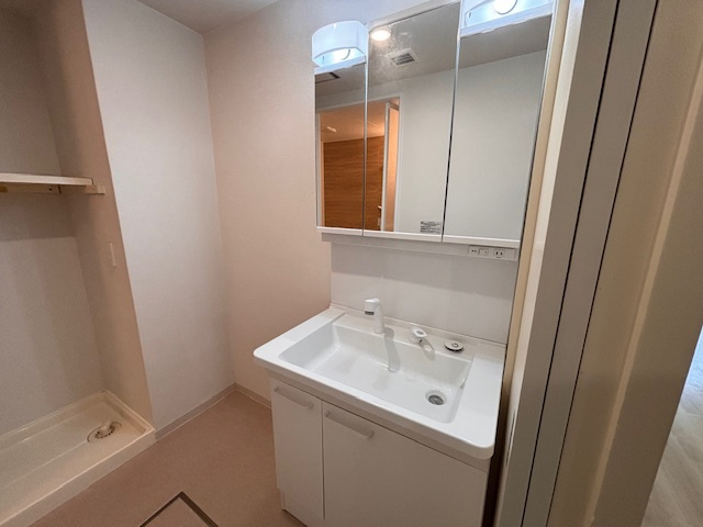 桃山台グランドマンションの独立洗面台