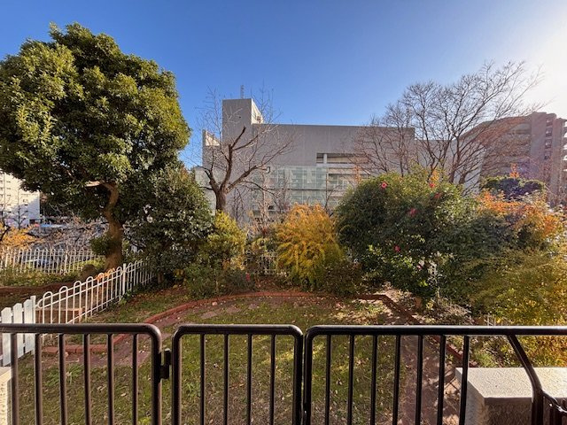 桃山台グランドマンションの庭