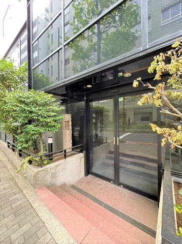 内山ビルのエントランス|1階専用エントランス①