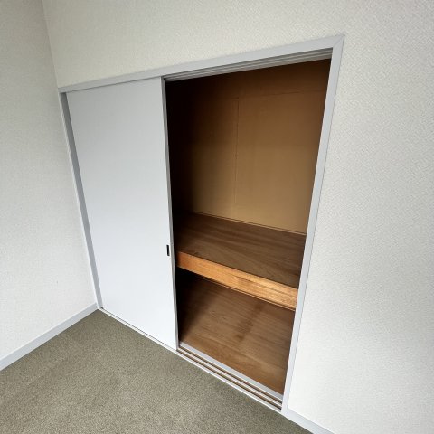 室蘭市白鳥台2丁目19-11戸建の収納