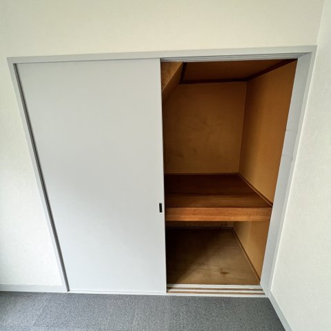 室蘭市白鳥台2丁目19-11戸建の収納