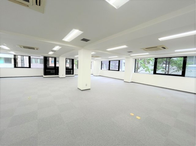 内山ビルの内装