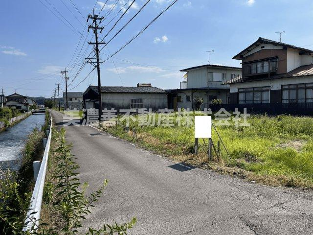６１３０７　関市上白金土地の前面道路含む現地写真