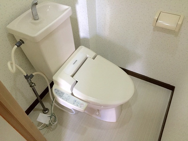 サンライズ荒木駅前【キャッシュバック対象物件】のトイレ|落ち着いた色調のトイレです