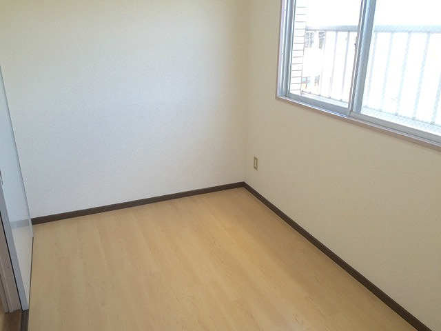 サンライズ荒木駅前【キャッシュバック対象物件】の洋室|落ち着いた色調の洋室です