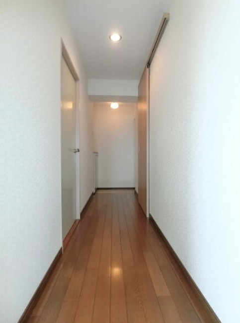 サンライズ荒木駅前【キャッシュバック対象物件】の内装|明るい色調の室内です