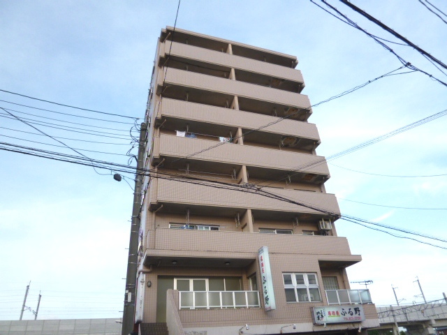 サンライズ荒木駅前【キャッシュバック対象物件】の外観|外観は落ち着いています