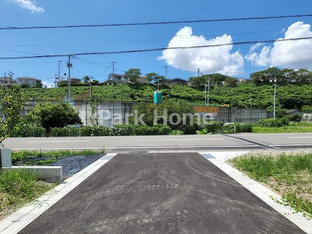 高知市宇津野-建築条件付き-売土地の前面道路含む現地写真|進入路