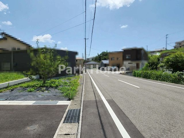 高知市宇津野-建築条件付き-売土地の前面道路含む現地写真