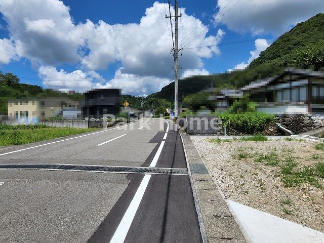高知市宇津野-建築条件付き-売土地の前面道路含む現地写真
