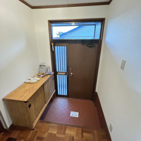 室蘭市白鳥台5丁目40-11戸建の玄関