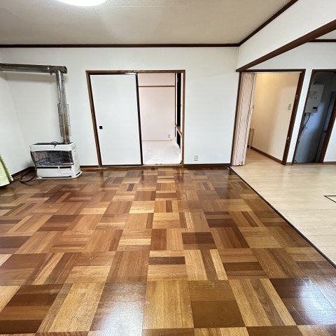 室蘭市白鳥台5丁目40-11戸建の居間・リビング