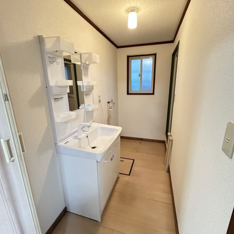 室蘭市白鳥台5丁目40-11戸建の洗面所