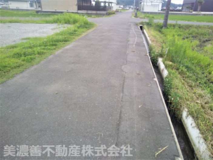 ６１２２５　岐阜市北野西土地の前面道路含む現地写真