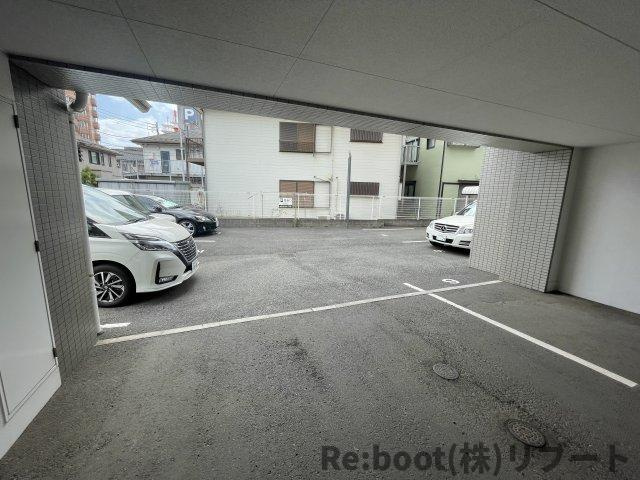 ルミエール（千葉）の駐車場