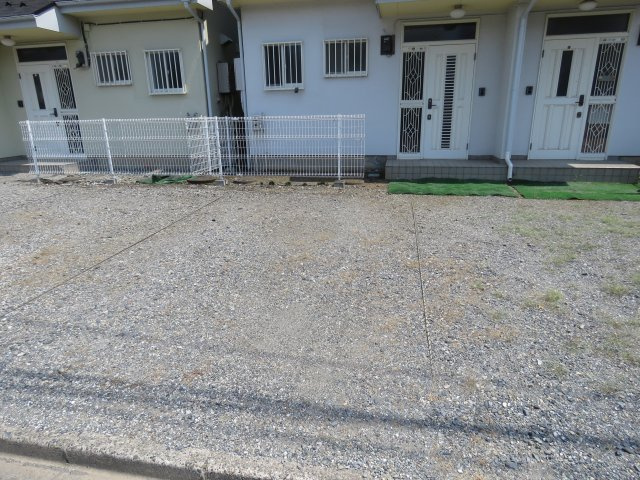 キャッスル的場の駐車場