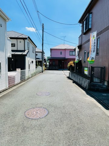 あきる野市山田　中古戸建の前面道路含む現地写真