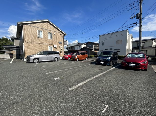 ローズコートヤマダBの駐車場